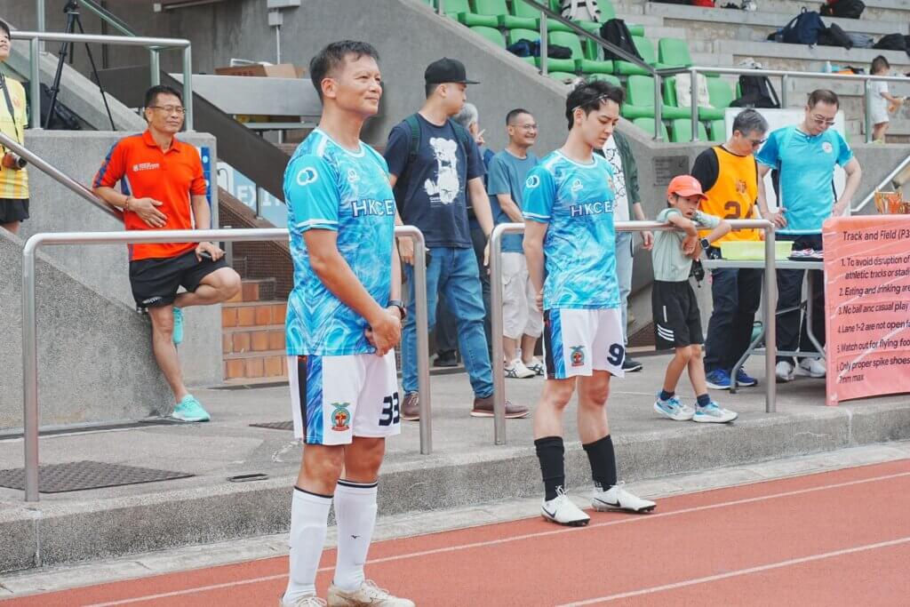 今年是香港急症科醫學院成立30周年的大日子。為慶祝這個重要的里程碑，香港急症科醫學院在4月12日為何鴻燊體育中心換上足球熱情，舉辦了一場足球友誼賽 ——「徐錫漢醫生挑戰盃」。當天不只有各路友好醫學院的足球好手同場較勁，連藝人余德丞(Dickson) 亦有驚喜現身，加入戰局。見Dickson當天在球場上和各位醫生球員踢得火熱，不知道有什麼感想呢？