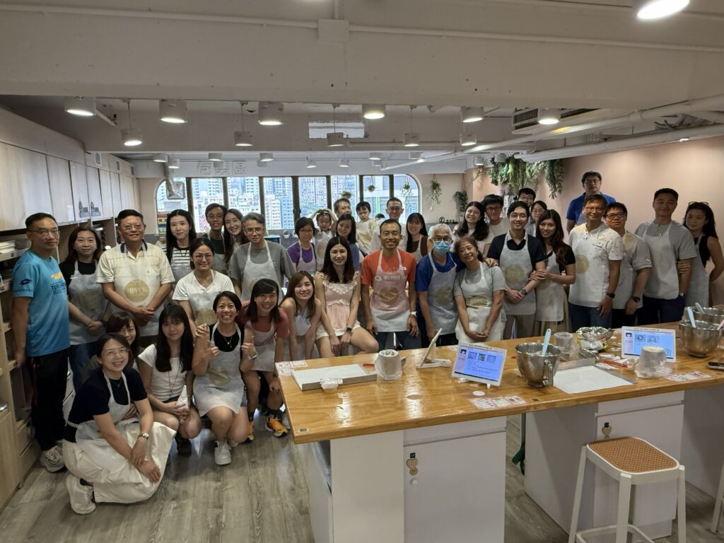 為慶祝香港急症科醫學院迎來第30個里程碑，一眾醫護於5月30日化身為充滿創意的小廚師，走進烘焙工作室大展廚藝！活動在歡樂與溫馨的氣氛中完美落幕，快來回顧當天的精彩瞬間與創意蛋糕比賽！